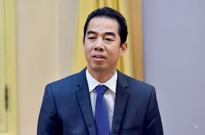  Cựu Thứ trưởng Bộ Ngoại giao Tô Anh Dũng: Ngày 14/4, Cơ quan An ninh điều tra Bộ Công an đã khởi tố bị can, bắt bị can để tạm giam về tội "Nhận hối lộ" đối với ông Tô Anh Dũng, Thứ trưởng Bộ Ngoại giao. Ông Dũng bị bắt trong vụ chuyến bay giải cứu xảy ra tại Bộ Ngoại giao và các tỉnh, thành phố liên quan.