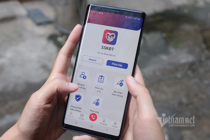 Khi sử dụng ứng dụng, người dân có thể tra cứu "Chứng nhận tiêm chủng vắc xin Covid-19" của mình trên ứng dụng Sổ sức khỏe điện tử. Ảnh: Vietnamnet.