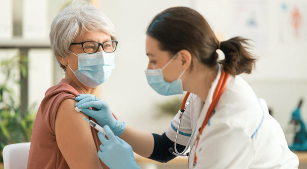 Trước đó, Tổ chức Y tế Thế giới (WHO) từng nhiều lần phản đối việc áp dụng mũi tăng cường rộng rãi.