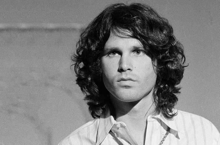Vào ngày 3/7/1971, Jim Morrison - giọng ca chính kiêm nhạc sĩ của ban nhạc rock The Doors lừng danh nước Mỹ được phát hiện tử vọng tại nhà riêng ở Paris, Pháp. Khi ấy, anh 27 tuổi.