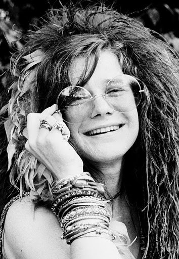 Một tháng sau khi Hendrix chết, nữ ca sĩ Janis Joplin kiêm nhạc sĩ của nhóm Big Brother &amp; Yhe Holding Company qua đời khi 27 tuổi. Nguyên nhân tử vong là do sử dụng heroin quá liều.