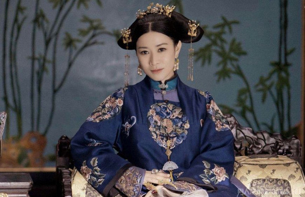 Khi chuyến đi mới bắt đầu, Càn Long tổ chức sinh nhật linh đình cho Ô Lạt Na Lạp thị.