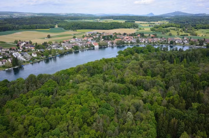  Thị trấn Đức có tên Büsingen am Hochrhein trở thành địa điểm du lịch hút khách bởi nơi đây nằm hoàn toàn trong lòng Thụy Sĩ.