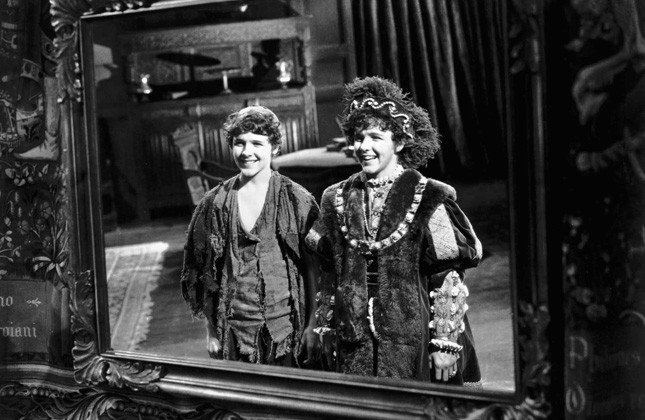 Do hoàng tử và người học cùng thường bằng tuổi nhau nên dễ trở thành bạn bè sau nhiều năm cùng học tập.