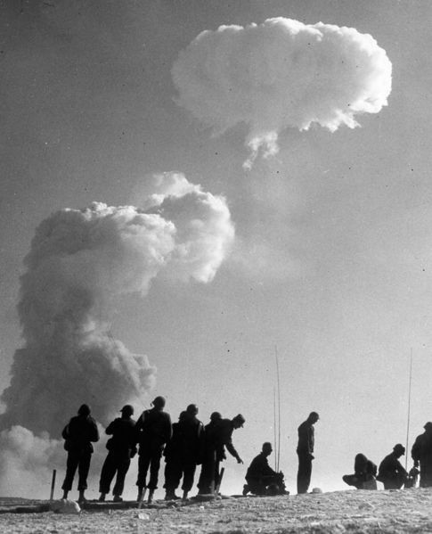 Thậm chí, một số người nhiễm phóng xạ mà không hề hay biết nguyên nhân thực sự bởi khi ấy không được các chuyên gia cảnh báo mức độ độc hại của các vụ thử hạt nhân.