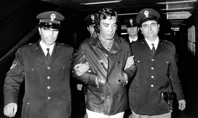 Gã có biệt danh "ông trùm của hai thế giới". Tuy nhiên, sau khi con trai và một số người thân của Buscetta bị mafia giết, gã hợp tác với giới chức Italy và Mỹ để bắt giữ và tiêu diệt những tên tội phạm khét tiếng giết hại gia đình. Nhờ có Buscetta, nhà chức trách truy tố 475 thành viên mafia và kết án 339 người.