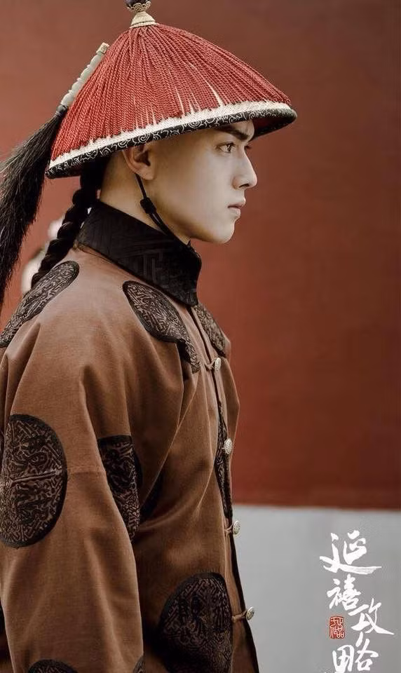 Trong khi ấy, tầng lớp thương nhân, quan lại và quý tộc có tần suất gội đầu nhiều hơn.