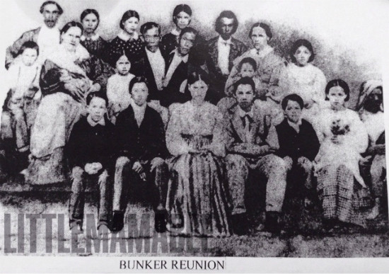 Đặc biệt, mỗi cặp vợ chồng sống trong những căn nhà riêng. Theo đó, 2 anh em luân phiên nhau ở trong 2 căn nhà có người vợ của mình. Trong khi vợ chồng Chang có 10 người con thì vợ chồng người em trai có 11 con. Gia đình Chang và Eng sống hạnh phúc bên nhau. Tháng 1/1874, Chang qua đời. 3 giờ sau khi anh trai chết, Eng tử vong. Khi ấy, cặp song sinh 63 tuổi.