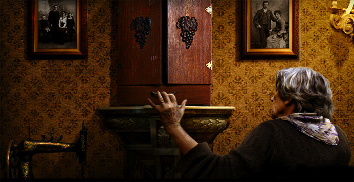 Đặc biệt, khi người này tặng chiếc hộp cho mẹ thì không lâu sau bà bị đột quỵ. Vì vậy, người này quyết định bán chiếc hộp bị "quỷ ám" cho Lason Haxton làm việc tại viện bảo tàng y học ở Missouri để tránh gặp chuyện xui xẻo. Haxton viết một cuốn sách về những điều kỳ lạ liên quan đến chiếc hộp này thu hút sự quan tâm của công chúng.