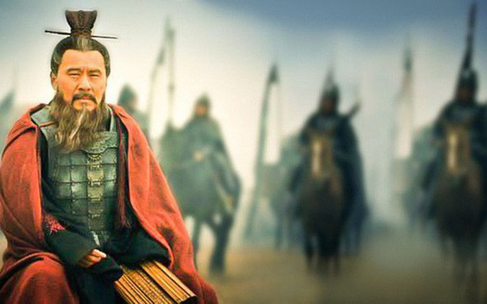 Thấy thím của Trương Tú là Châu thị xinh đẹp hơn người và là góa phụ, Tào Tháo nổi lòng tham cướp bà về làm vợ. Đây chỉ là 2 trong số nhiều phụ nữ đã có gia đình bị Tào Tháo cướp về để thỏa mãn bản tính háo sắc của mình.