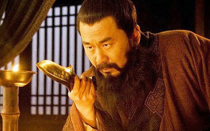 Là người háo sắc như vậy nhưng Tào Tháo từng có hành động kỳ lạ là khi có trong tay 2 người vợ của Lưu Bị nhưng không giữ lại bên mình.