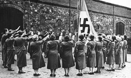 Với những tội ác đã gây ra, Erika bị bắt giữ và đưa ra xét xử tại tòa án Nuremberg sau khi Thế chiến 2 kết thúc. Theo đó, ả trả giá cho việc cướp đi mạng sống của hàng trăm người.