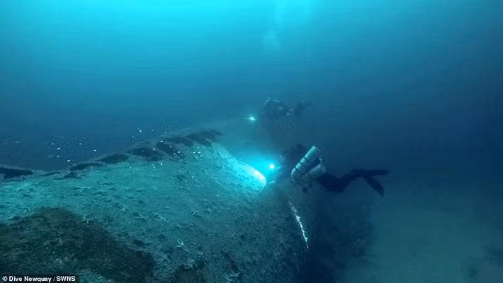 Mới đây, Dive Newquay và một nhóm thợ lặn khám phá một xác tàu ngầm Đức có tên U-102I "ngủ vùi" dưới đáy biển ở ngoài khơi Cornwall.