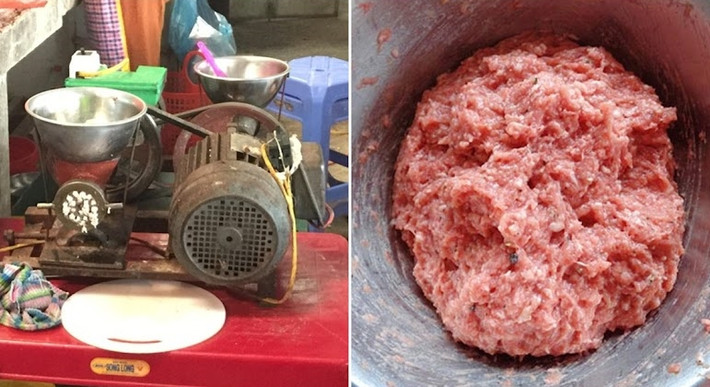 Chưa kể, thịt xay sẵn đa phần đều không hợp vệ sinh do không được rửa chu đáo. Thêm vào đó, máy xay thịt do người bán sử dụng cũng không thường không được vệ sinh sạch sẽ.