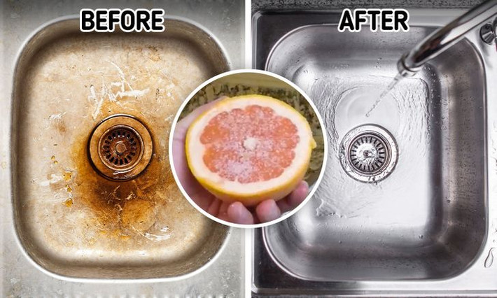 6. Bưởi: Một quả bưởi lớn và một ít muối đá là những công cụ thân thiện với môi trường có thể làm sạch bồn rửa bát trông như mới. Cắt đôi quả bưởi và rắc muối lên trên. Làm ướt bồn rửa của bạn, rắc phần muối còn lại xung quanh đáy và chà bưởi xung quanh bồn.