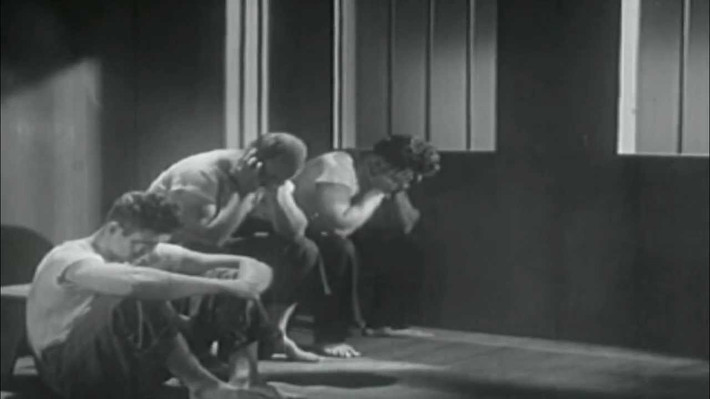 Sau một thời gian nghiên cứu, các nhà khoa học phát hiện những người sau khi nghe "Gloomy Sunday" rồi tự tử có điểm chung. Cụ thể, trước khi tự sát, đa số ở trong tâm trạng tiêu cực như trầm cảm, bi quan, u buồn vì những vấn đề cuộc sống như thất nghiệp, thất tình, mất người thân...