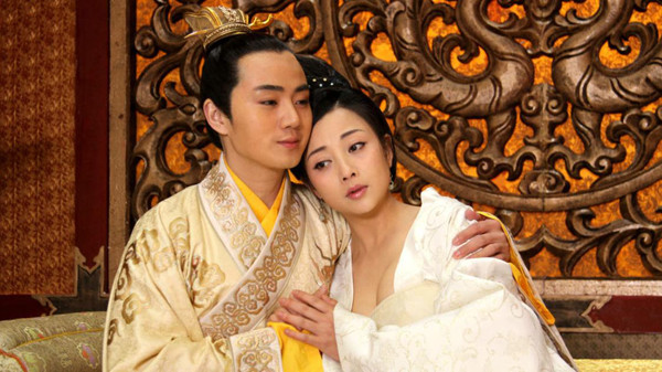 Theo đó, Chu Kiến Thâm bị phế truất chức vị thái tử. Kể từ đó, mọi vinh hoa, phú quý mà ông được hưởng từ bé đều tan biến.