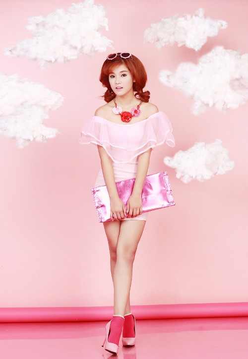 Hoàng Yến Chibi đang là cái tên rất nổi trên Youtube và Facebook.