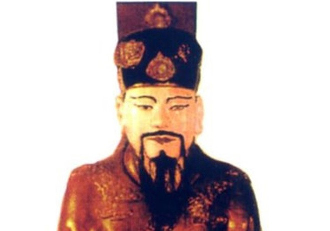 Vua đầu tiên lấy vợ người phương tây? Theo sách "Việt Nam sử lược", vua Lê Thần Tông (1607-1662) từng lấy vợ phương Tây (người Hà Lan). Ông cũng là vị vua duy nhất của sử Việt có tới 4 người vợ ngoại quốc. Ngoài ra, Lê Thần Tông là vua duy nhất lên ngôi 2 lần: Giai đoạn một (1619-1643) và giai đoạn hai (1649-1662).