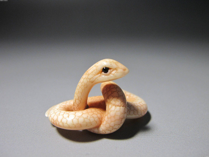 Tuổi Tị: Hôm nay là một ngày quan trọng với những khởi đầu mới. Tuổi Tị nên đón nhận một cuộc sống mới hoặc những thay đổi tuyệt vời trong sự nghiệp. Thậm chí là cả tình yêu nữa, nếu bạn đã thực sự sẵn sàng.