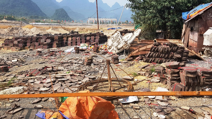 Những công trình ngổn ngang.