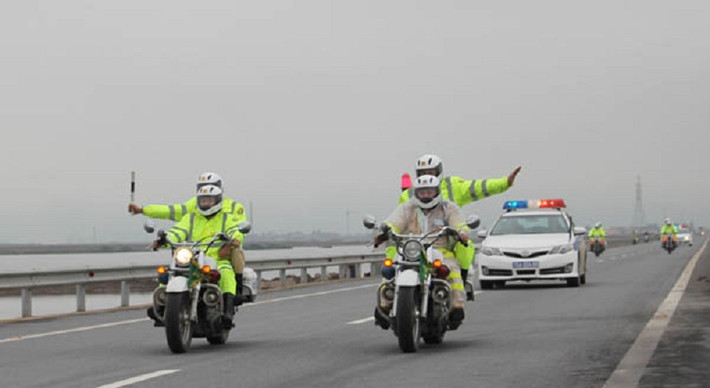 Lực lượng CSGT Hải Phòng đang tổ chức diễn tập với các phương án đảm bảo an toàn giao thông phục vụ cho đoàn lãnh đạo Triều Tiên thăm một số dự án lớn của Hải Phòng.