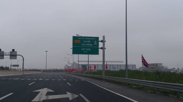 Các con đường được dọn sạch sẽ.