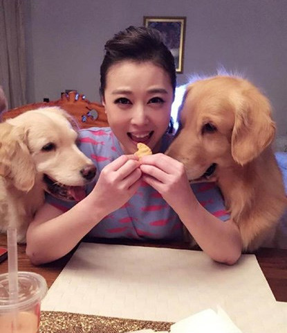 Trong Võ Mị Nương truyền kỳ, vai diễn của Châu Hải Mỵ có nhiều phân cảnh chung với Võ Mị Nương của Phạm Băng Băng và Lý Thế Dân của Trương Phong Nghị. Dù tuổi tác lớn hơn hẳn đàn em Băng Băng, nhưng nhan sắc của Châu Hải Mỵ tỏ ra không hề thua kém.