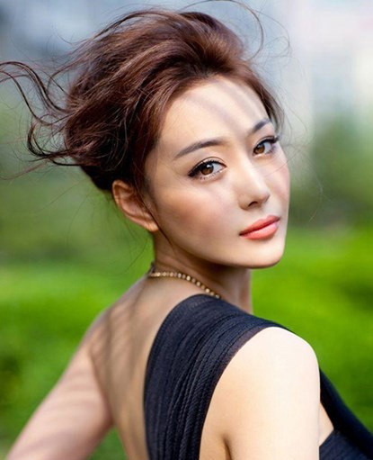  Trương Hinh Dư từng diễn qua các vai mỹ nhân cổ trang nổi tiếng như Đát Kỷ, Lý Mạc Sầu đều là những hình tượng ác nữ và gây ấn tượng sâu sắc với người hâm mộ.