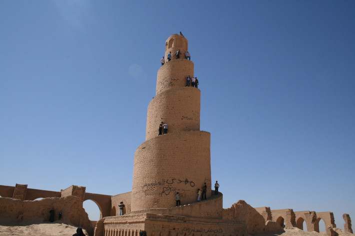 Do vậy, hình ảnh tòa tháp này được in trên tiền giấy của Iraq.