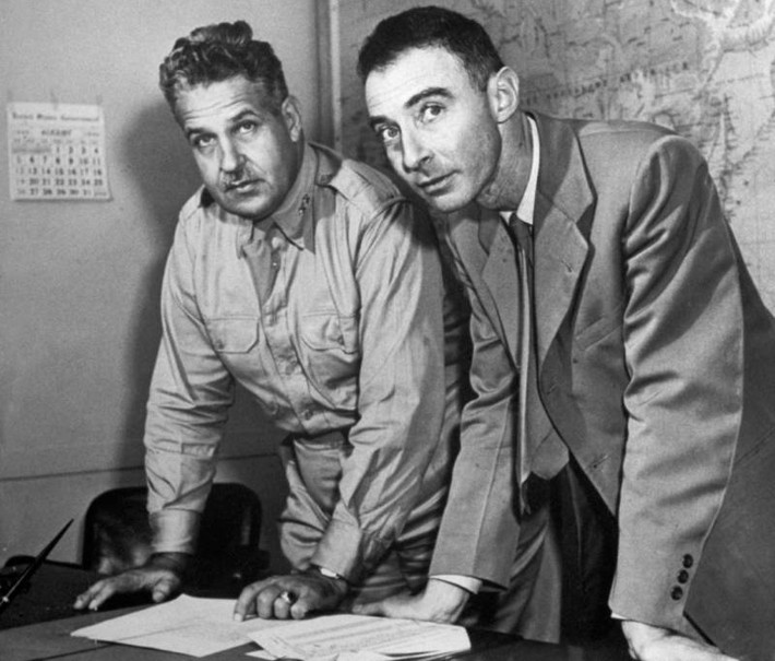 Tham gia “Dự án Manhattan” là khoảng 130.000 chuyên gia, nhà vật lý và nhân viên. Công việc của họ được bảo mật hoàn toàn để không bị rò rỉ thông tin.