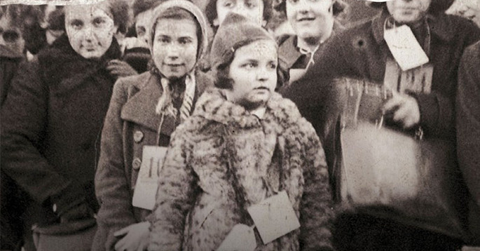 Gần 10.000 đứa trẻ Do Thái được đưa đến Anh có những thay đổi đáng kể trong cuộc sống.