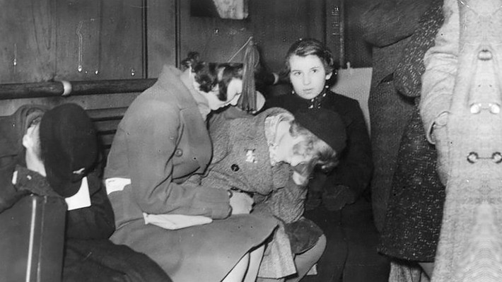 Trong số này, có những đứa trẻ đã tham gia các hoạt động của chính phủ Anh trong việc chiến đấu chống lại Đức quốc xã khi Chiến tranh thế giới 2 nổ ra.