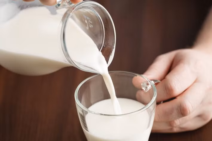 Hạn chế sữa và thịt: Phần lớn các sản phẩm từ thịt và sữa được bày bán tại các cửa hiệu chứa một số loại hóa chất và hormone có hại tồn tại trong quá trình được nuôi lớn và chế biến động vật.