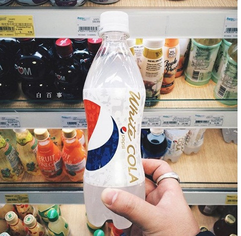 Pepsi vị cola trắng: Thực phẩm có hương vị lạ này được sản xuất với số lượng giới hạn chế. Nó được bán ở Nhật Bản và có mùi vị gần giống với Pepsi nguyên bản (nhưng có hương vị cam quýt nhẹ).