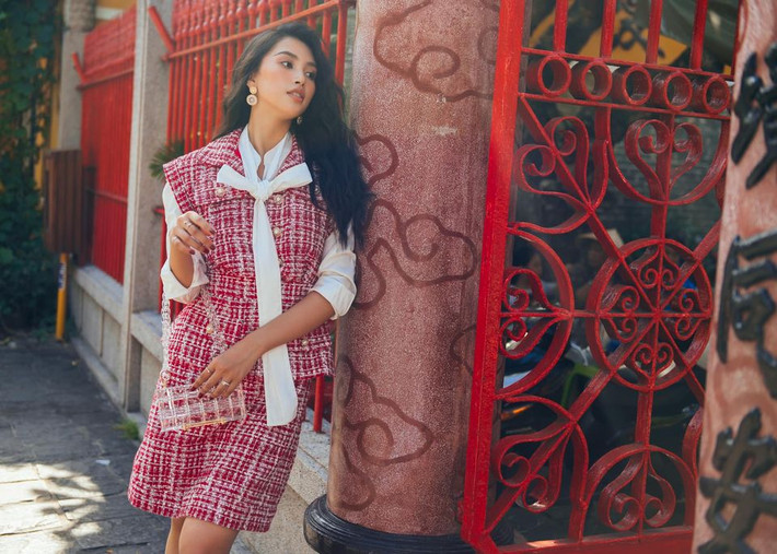 Thông qua bộ ảnh, nhà thiết kế Lê Thanh Hòa kêu gọi khán giả trở lại với những chuyến đi khám phá vẻ đẹp của đất nước để ủng hộ du lịch Việt trong thời dịch. Ảnh: Huỳnh Trí Nghĩa.