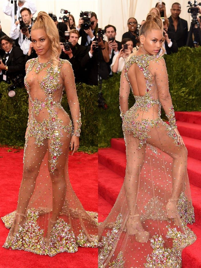 Danh ca Beyoncé đã gây ấn tượng mạnh khi mặc chiếc váy Givenchy nạm ngọc này tại Met Gala 2015.