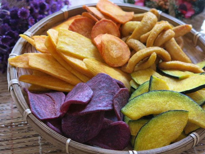 Hoa quả sấy khô: Những món ăn nhẹ như đào sấy khô, nho khô và mơ khô sẽ bổ sung sắt cho cơ thể bạn một cách dễ dàng mà không gây khó chịu.