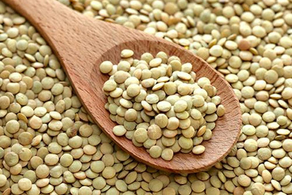 Đậu lăng: Loại đậu bé xinh này là một siêu thực phẩm hoàn hảo cho người ăn chay vì nó có chứa ít calo, hàm lượng chất xơ, đạm và sắt cao.