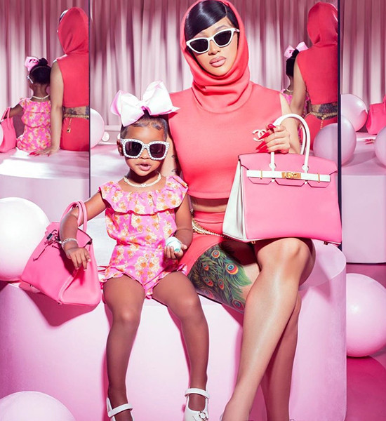 Rapper Cardi B gây chú ý khi khoe ảnh diện trang phục hồng ton-sur-ton với cô nhóc Kulture.