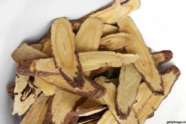 Cam thảo: Cam thảo kích thích dạ dày tiết nhiều dịch bảo vệ, hỗ trợ điều trị viêm loét dạ dày. Cam thảo đặc biệt có hiệu quả đối với những người đang sử dụng các loại thuốc dễ gây viêm loét như aspirin hay cortisone.