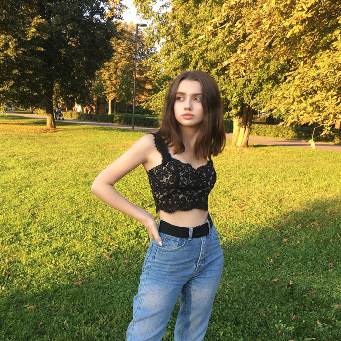 Thân hình gầy gò, thiếu sức sống của thiếu nữ này khiến mẹ cô rất đau lòng. Lúc này, Yana mới ý thức được việc bảo vệ sức khỏe, quay sang chế độ ăn uống lành mạnh, luyện tập hợp lý.