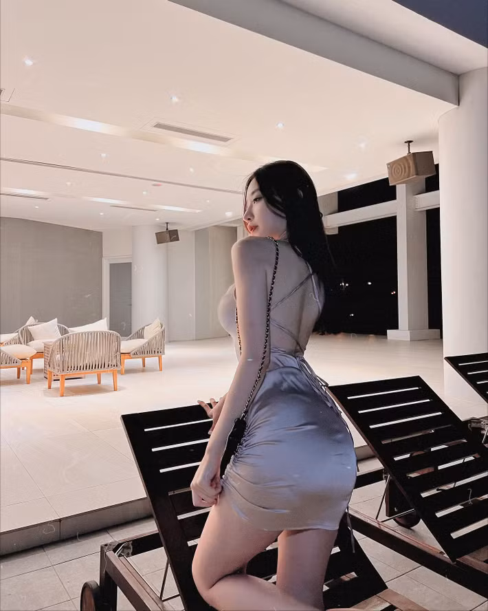 Bên cạnh đó, Văn Văn cũng rất chịu khó khoe những bức ảnh phô diễn vẻ đẹp hình thể của mình.