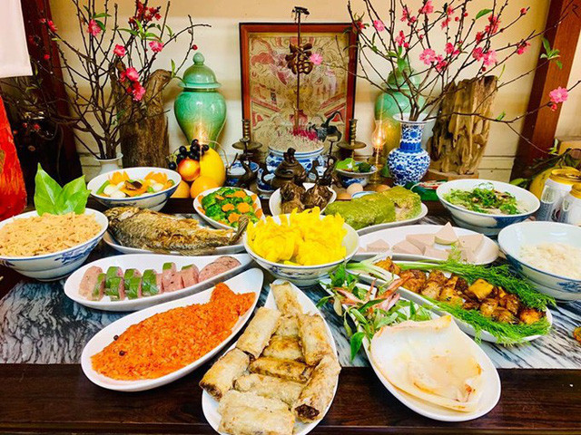 Thành tâm sắm sanh phẩm vật, hương hoa phù tửu lễ nghi, trình cáo Chư vị Tôn Thần về việc lễ tạ thần linh Thổ Địa. Gia đình chúng con nhờ có duyên lành mà đến an cư lạc nghiệp nơi này. Đội ơn thần linh Thổ địa che chở, ban ân, đất này được phong thủy yên lành, khí sung, mạch vượng, bốn mùa không hạn ách tai bay, tám tiết có điềm lành tiếp ứng. Trong ngoài ấm êm, toàn gia mạnh khỏe.