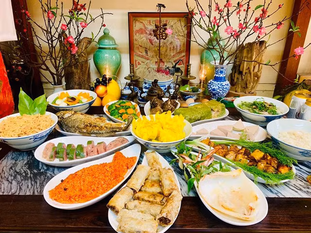 Thành tâm sắm sanh phẩm vật, hương hoa phù tửu lễ nghi, trình cáo Chư vị Tôn Thần về việc lễ tạ thần linh Thổ Địa. Gia đình chúng con nhờ có duyên lành mà đến an cư lạc nghiệp nơi này. Đội ơn thần linh Thổ địa che chở, ban ân, đất này được phong thủy yên lành, khí sung, mạch vượng, bốn mùa không hạn ách tai bay, tám tiết có điềm lành tiếp ứng. Trong ngoài ấm êm, toàn gia mạnh khỏe.