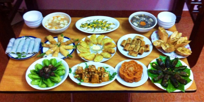 Nay nhằm ngày lành tháng tốt, gia đình chúng con sắm sửa lễ tạ mong báo đáp ân thâm, tỏ lòng tôn kính. Cúi xin Chư vị Tôn Thần lai giáng án tiền, nhận hưởng lễ vật, chứng minh tâm đức.