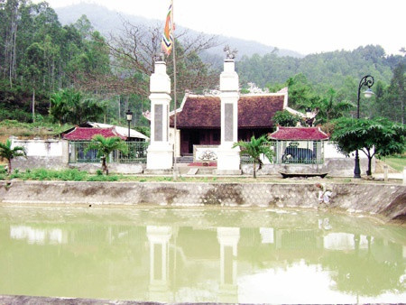 Theo "Dư địa chí Nghệ An", tỉnh này từng là nơi được 2 cha con Mai Hắc Đế, Mai Thiếu Đế (thời Bắc thuộc), Quang Trung - Nguyễn Huệ chọn làm đất đóng đô.