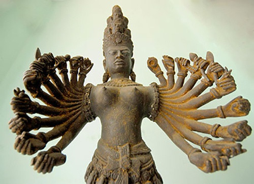 Di chỉ văn hóa do người Phù Nam để lại có tên Óc Eo. Theo sách "Lược sử vùng đất Nam Bộ Việt Nam", Óc Eo là nền văn hóa có nguồn gốc bản địa, mà chủ nhân là những cư dân Phù Nam. Nền văn hóa này phát triển trên nền tảng văn hóa Đồng Nai, có quan hệ mật thiết với nền văn hóa Sa Huỳnh và có quan hệ giao lưu rộng rãi với các nước ở bên ngoài.