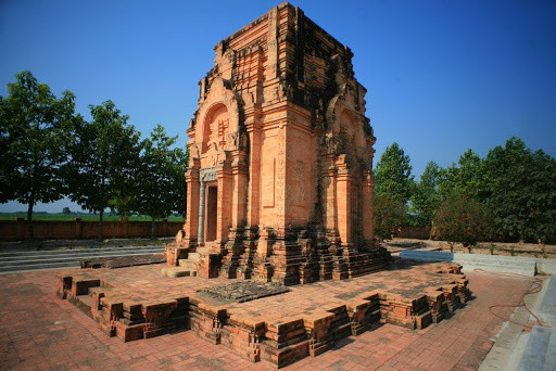 Theo sách "Việt Nam sử lược", trong giai đoạn cực thịnh từ thế kỷ II đến thế kỷ VII, kinh đô của vương quốc cổ Phù Nam có tên Kottinagar, thuộc thị trấn Óc Eo của tỉnh An Giang hiện nay.