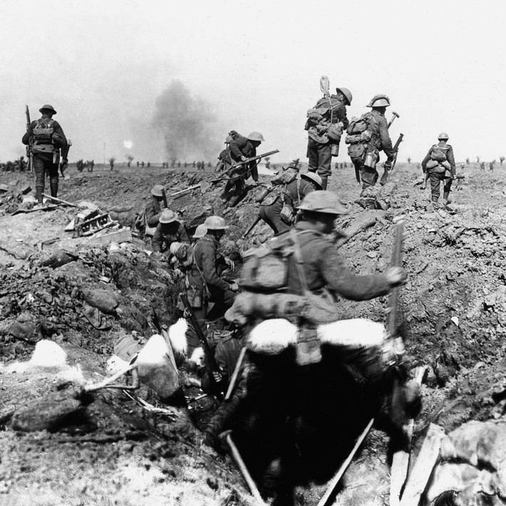  Chiến hào là một trong những đặc điểm nổi bật trong Thế chiến 1. Trong cuộc chiến tại mặt trận phía Tây, các nước tham chiến đào vô số chiến hào.